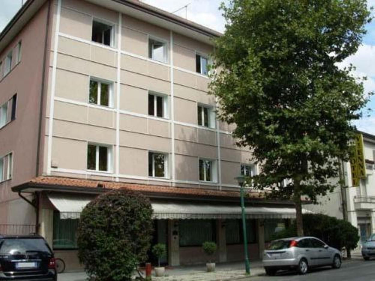 לידו די ג'סולו Hotel Vienna מראה חיצוני תמונה
