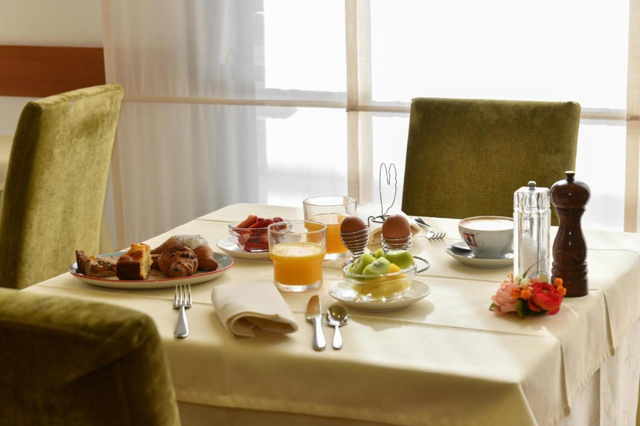 לידו די ג'סולו Hotel Vienna מראה חיצוני תמונה