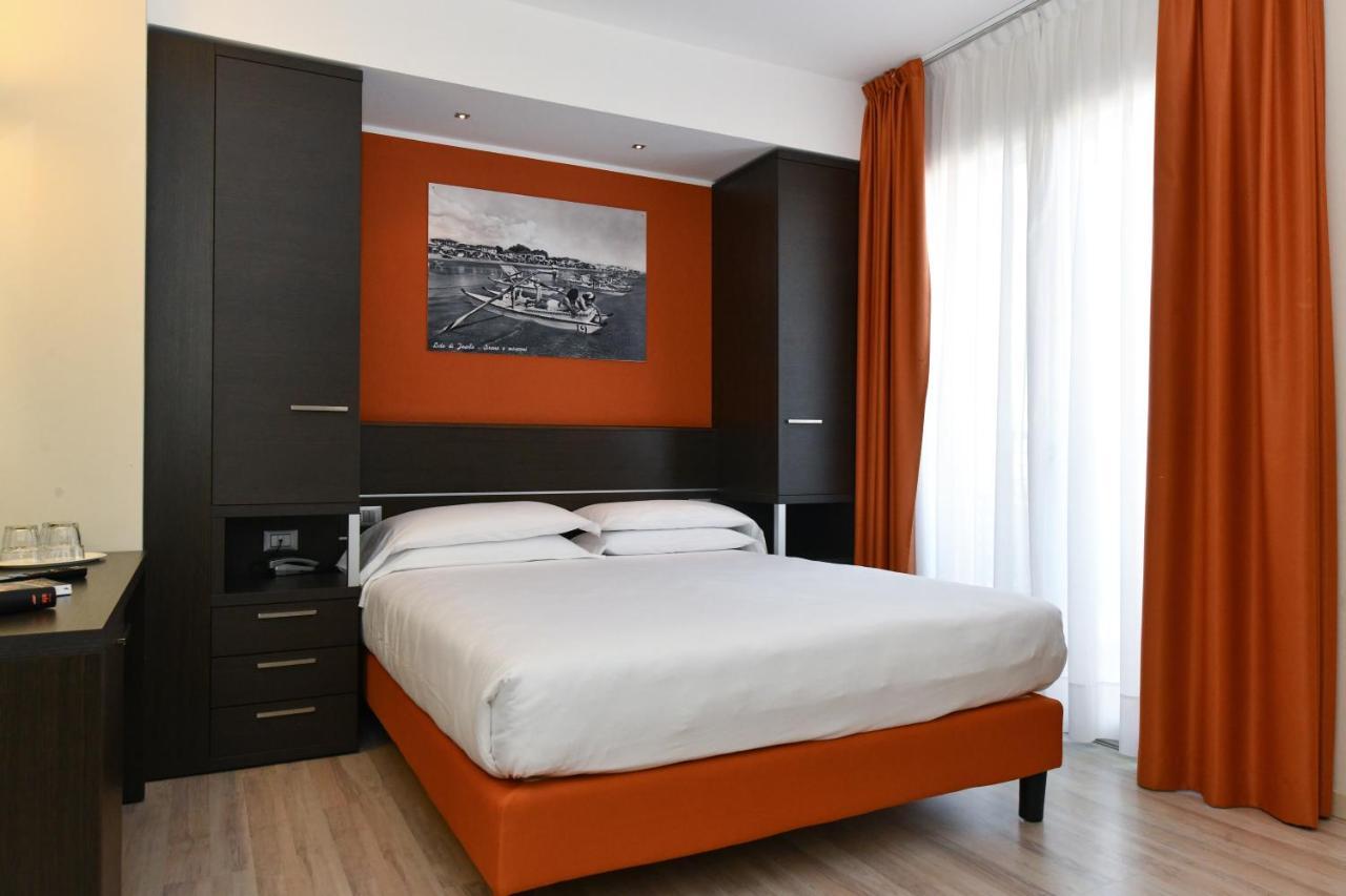 לידו די ג'סולו Hotel Vienna מראה חיצוני תמונה