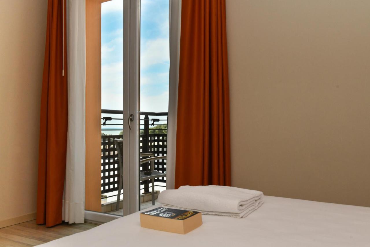 לידו די ג'סולו Hotel Vienna מראה חיצוני תמונה