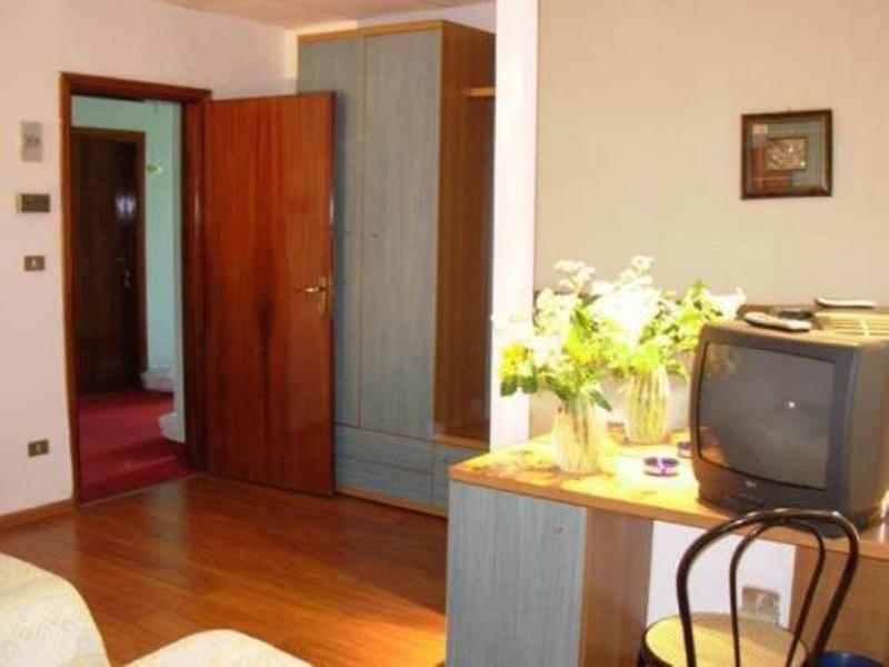 לידו די ג'סולו Hotel Vienna מראה חיצוני תמונה