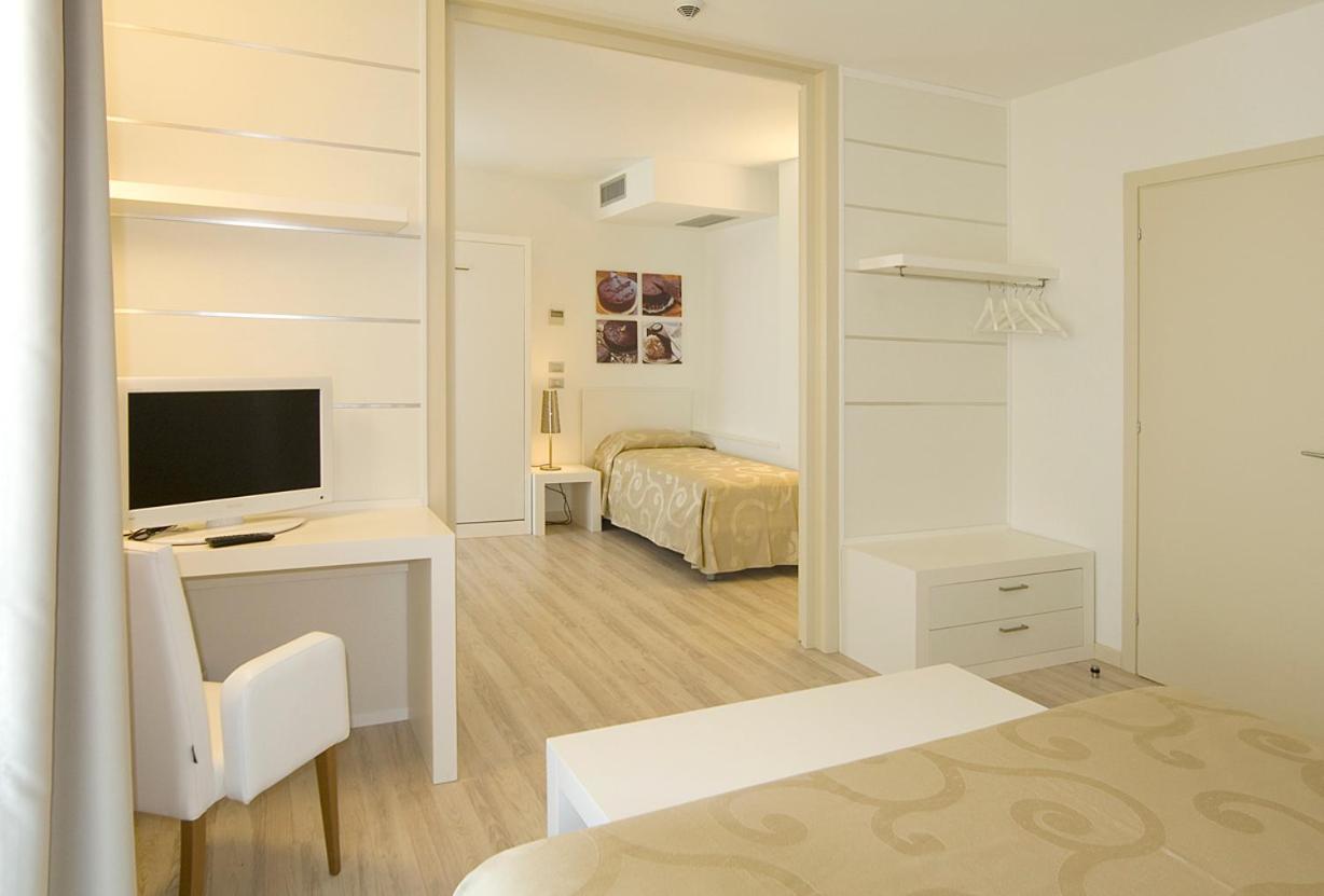 לידו די ג'סולו Hotel Vienna מראה חיצוני תמונה