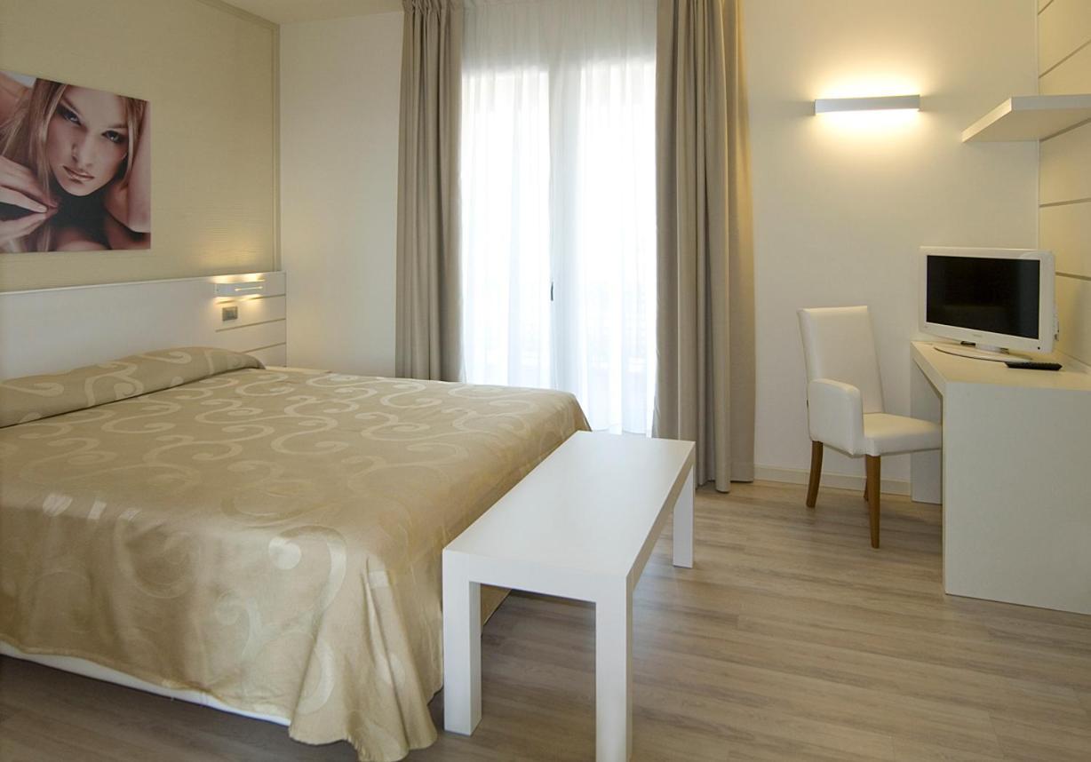 לידו די ג'סולו Hotel Vienna מראה חיצוני תמונה